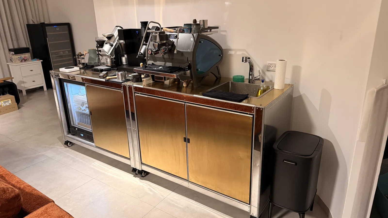 Cube Coffee with all cladding doors closed, equipment on top.
